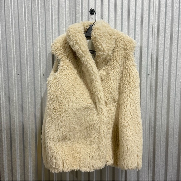 Conner Ives | NWT! Fur Chubby Gilet Size: Medium - Picture 3 of 9